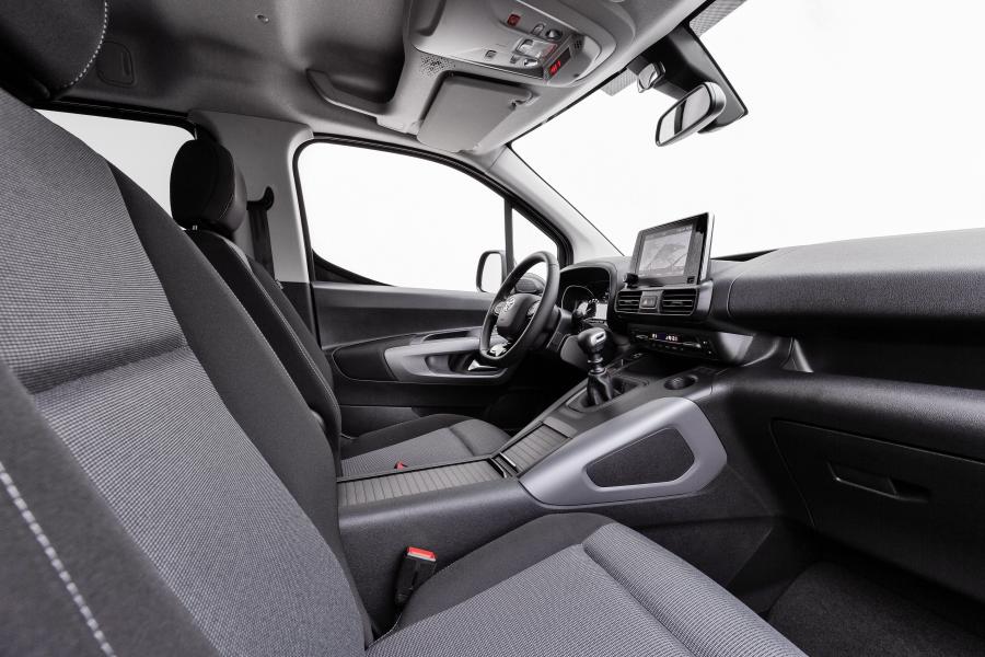 Интерьер Toyota ProAce City Verso 2019 года  (EU) (фото 15 из 45)